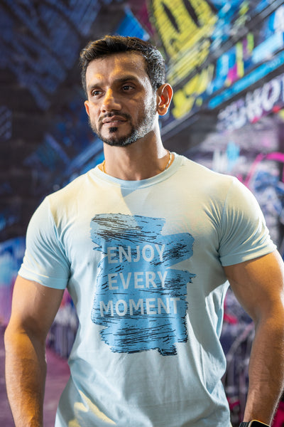 Summer fits Mens light blue T-shirt